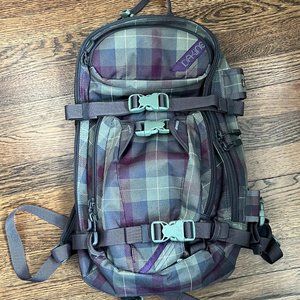 The Dakine Girls Heli Pro Pack 18L